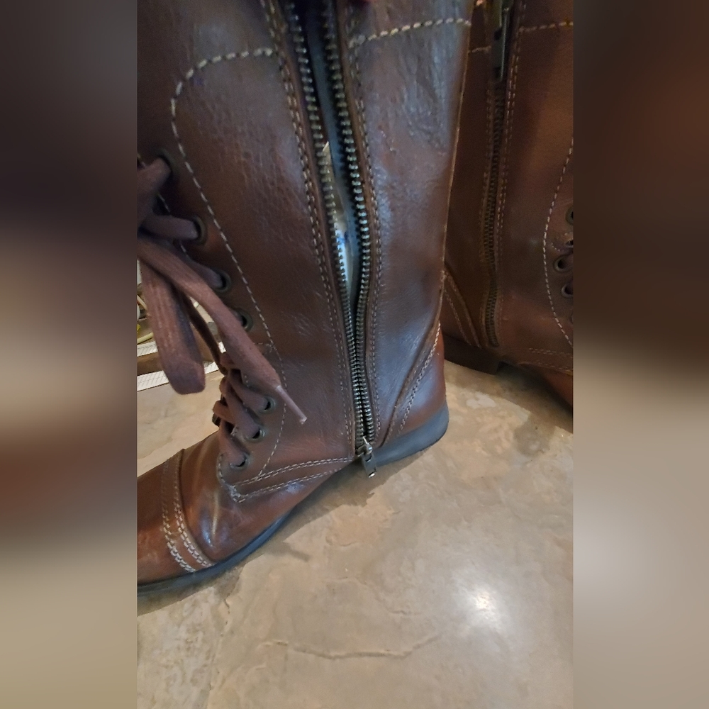 Boots - Picture 7 of 9